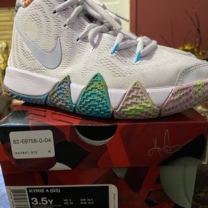 Boys Sneakers Kyrie 4 Size 3.5Y